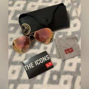 Pink and gold Ray-Ban aviators